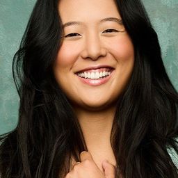 Marcha Kia 飾演 Waitress