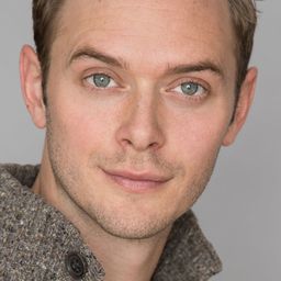 Kyle DeSpiegler 飾演 Yuri Burkin