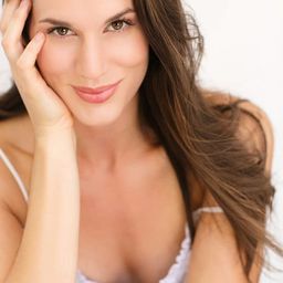 Inge Uys 飾演 ANDI KATZ