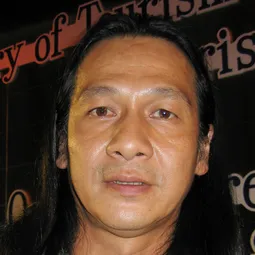 Pongpat Wachirabunjong 飾演 Hyacinth's Father