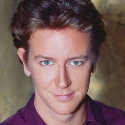 賈基·雷荷 飾演 Neal