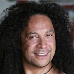 Hori Ahipene 飾演 Overseer