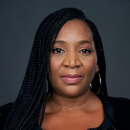 Kimleigh Smith 飾演 Ms. Wells