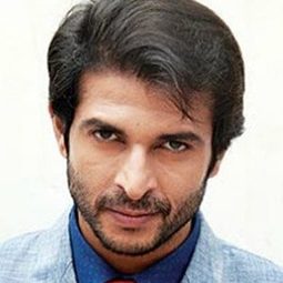Ankur Nayyar 飾演 Inspector Abbas (uncredited)