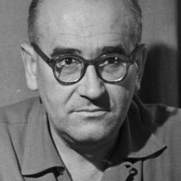 Henryk Bąk 飾演 Doctor calling for Blood Donors