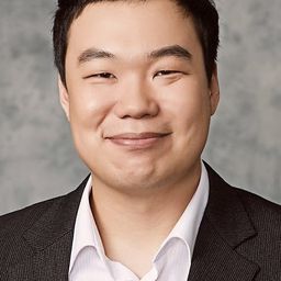 趙賢植 飾演 Voice 1