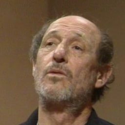 Reg Lye 飾演 Assistant Surveyor