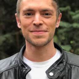 Aurélien Caeyman 飾演 Swan