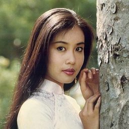 Tuyết Ngân 飾演 Happy Woman