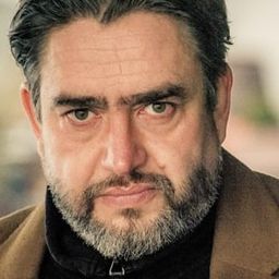 Alexander Hörbe 飾演 Angestellter Gauck-Behörde