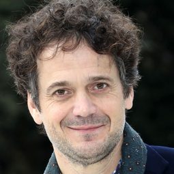Mathias Mlekuz 飾演 Présentateur TV
