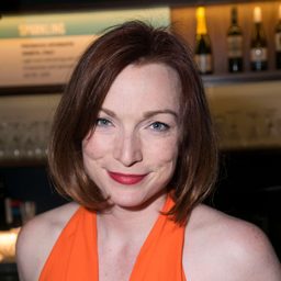 Kirsty Besterman 飾演 Computer