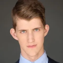 Trevor Newlin 飾演 Xenomorph