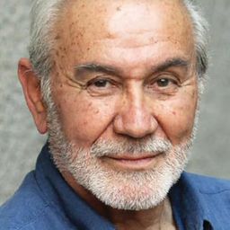 Nelson Villagra 飾演 Jefe (The Boss)