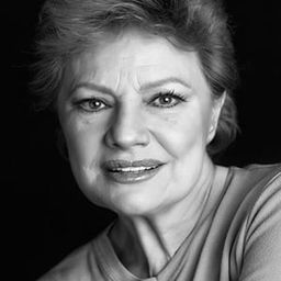 Paca Gabaldón 飾演 Amparo