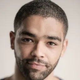 京士利·賓-艾迪 - Barbie芭比演員 飾演Ken