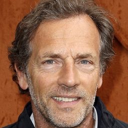 Stéphane Freiss 飾演 Le baron Claude