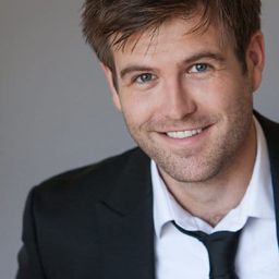 Kyle Walters 飾演 Curt Jenkins