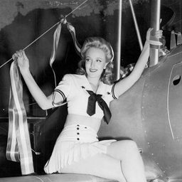 Georgia Carroll 飾演 Georgia Carroll