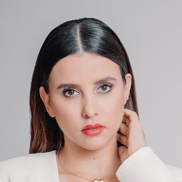 寶琳娜·戈托 飾演 Muñeca