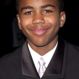 Aaron Meeks 飾演 William