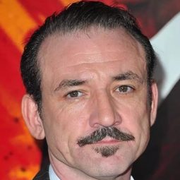 里奇·柯斯特 飾演 Greg Strout