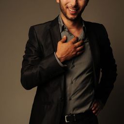 Lotfi Abdelli 飾演 Young policeman