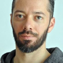 Grégory Quidel 飾演 