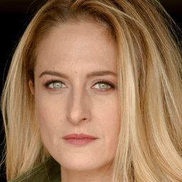 Canan Ergüder - Tight Dress演員 飾演Venüs