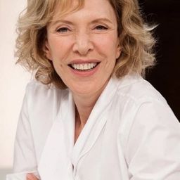 Marília Gabriela 飾演 Entrevistadora