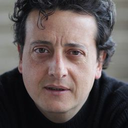 Massimo De Lorenzo 飾演 Giorgio