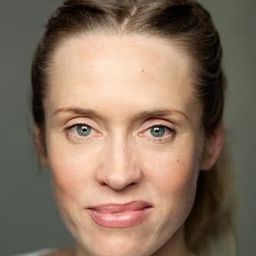 Beth Cordingly 飾演 Nina Ritchie