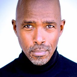 恩塔爾·古馬·巴侯·懷恩 飾演 Tendo