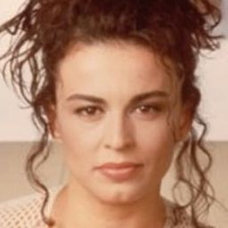 Anna Maria Petrova 飾演 Milena Radeva