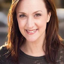 Amy McFadden 飾演 Mary