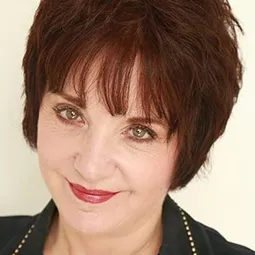 李·葛林頓 - 烈燄狂峰演員 飾演Dr. Jane Fox