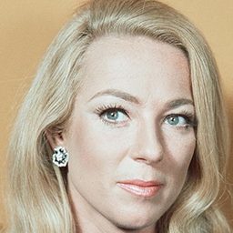 Anne Sharp 飾演 June Brent