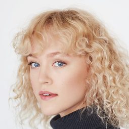 Eleonoora Kauhanen 飾演 Rönkkö