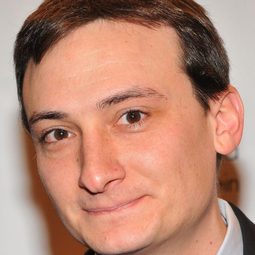 Frank V. Ross - Caitlin Plays Herself演員 飾演Frank