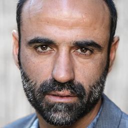 Yaakov Zada Daniel 飾演 Yaki Saada