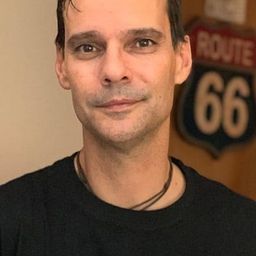 David Robles 飾演 Félix