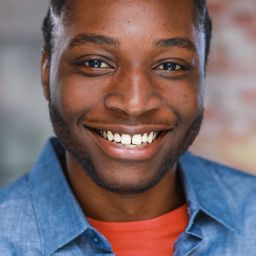 Adrian Kali Turner - 山羊島演員 飾演Calvin