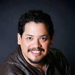 Juan Carlos Medellin 飾演 Tropa