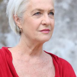 Elisabetta De Palo 飾演 Signora alla balera