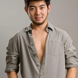 Daniel Uemura 飾演 Sushi