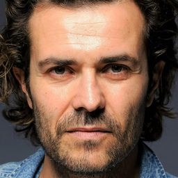 Albano Jerónimo 飾演 