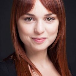 妮伯莉·薩辛卡雅 飾演 