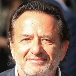 魯迪·柏根 飾演 Jurgen Warmbrunn