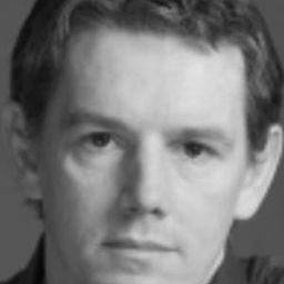 Andrew Flanagan 飾演 Duggal