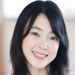 曾珮瑜	 飾演 